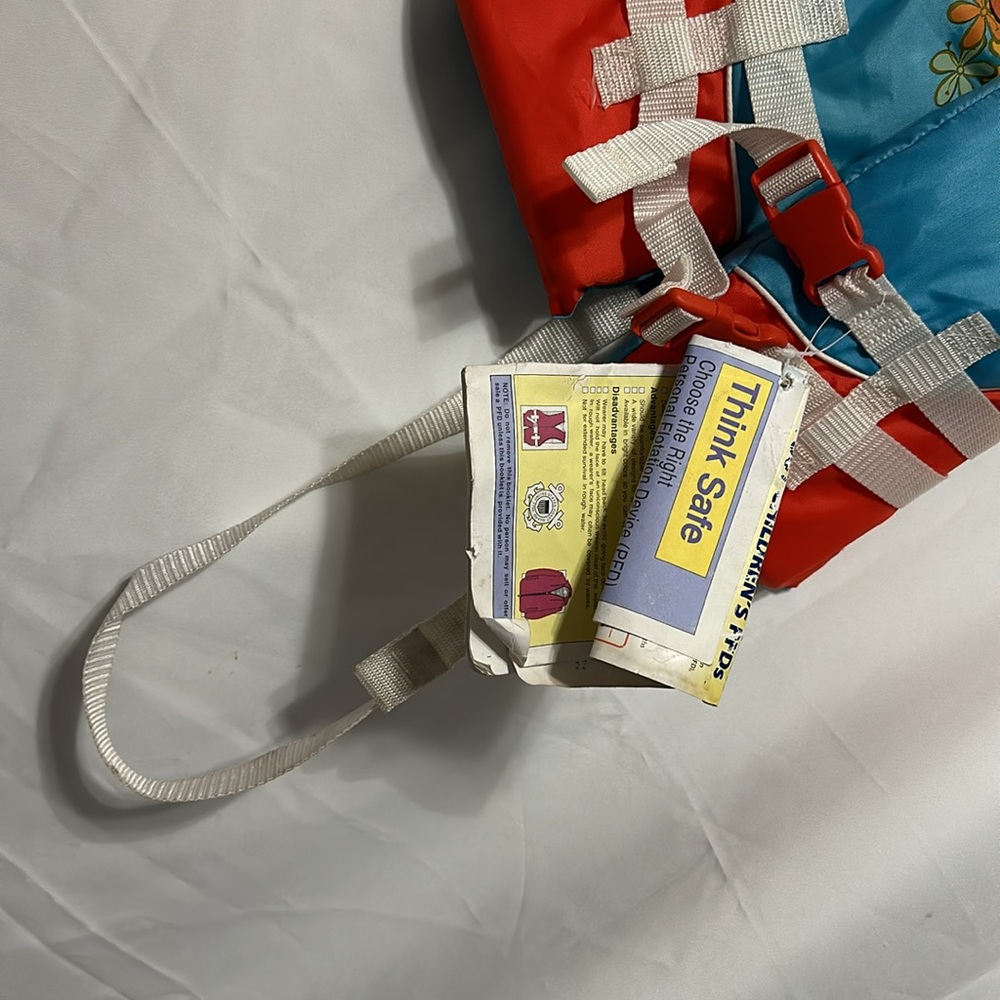 Child Life Jacket - Picture 4 of 6
